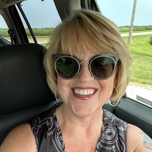 Meet your Posher, Linda